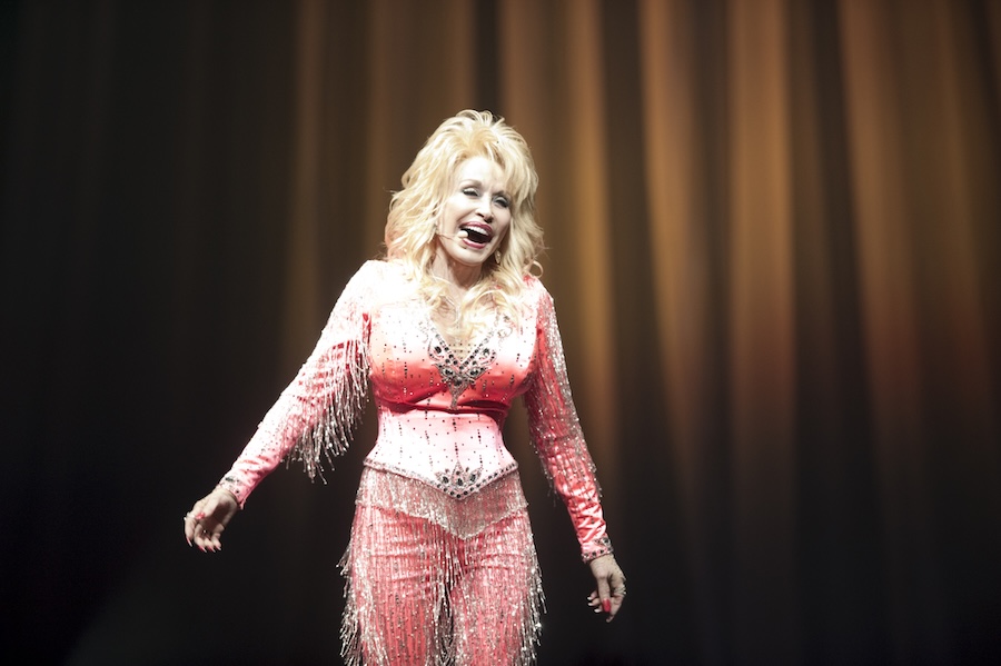 Dolly Parton’s Sister Reveals Heartbreaking New Details On Her Death